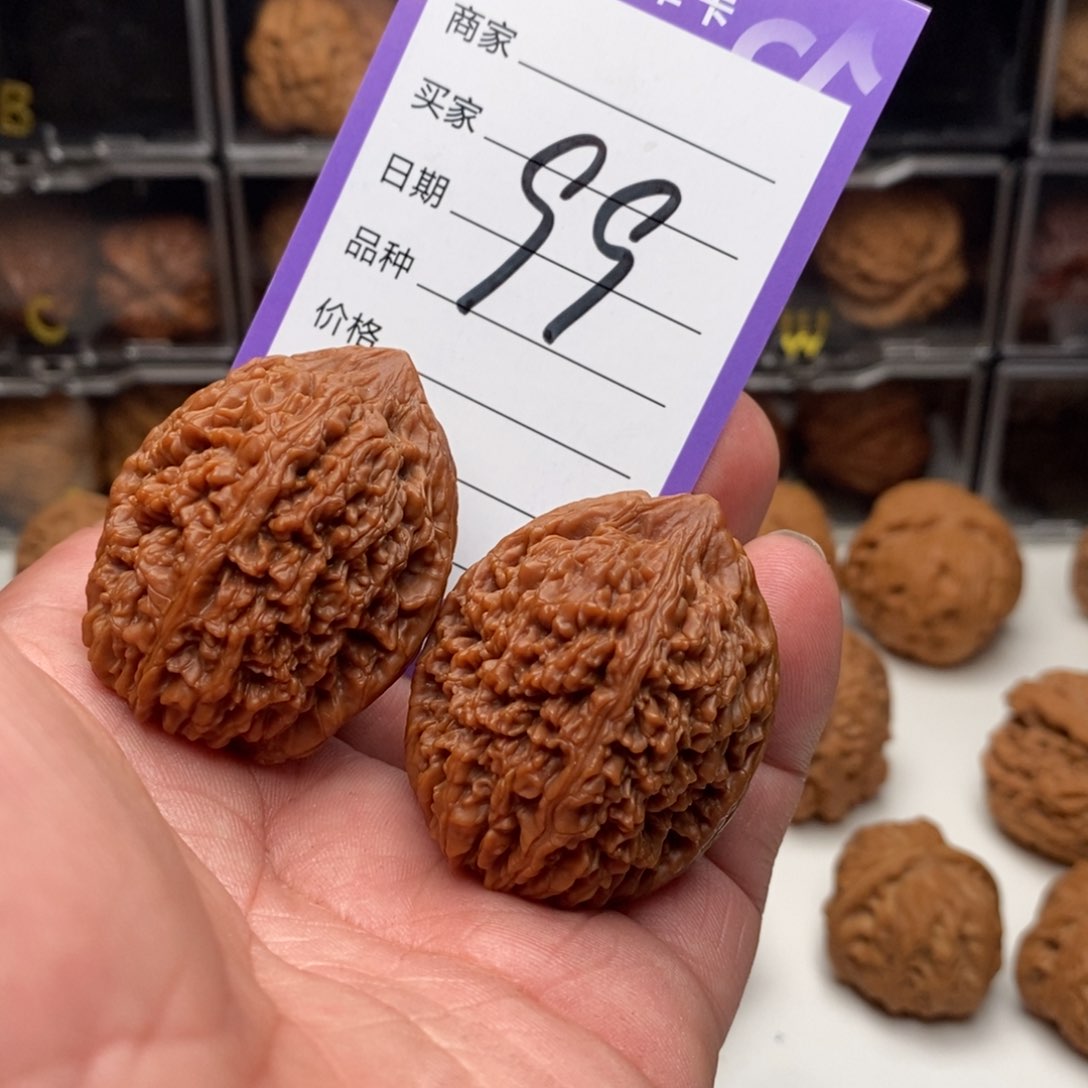 Y****736大蒜头狮子头一对，老的