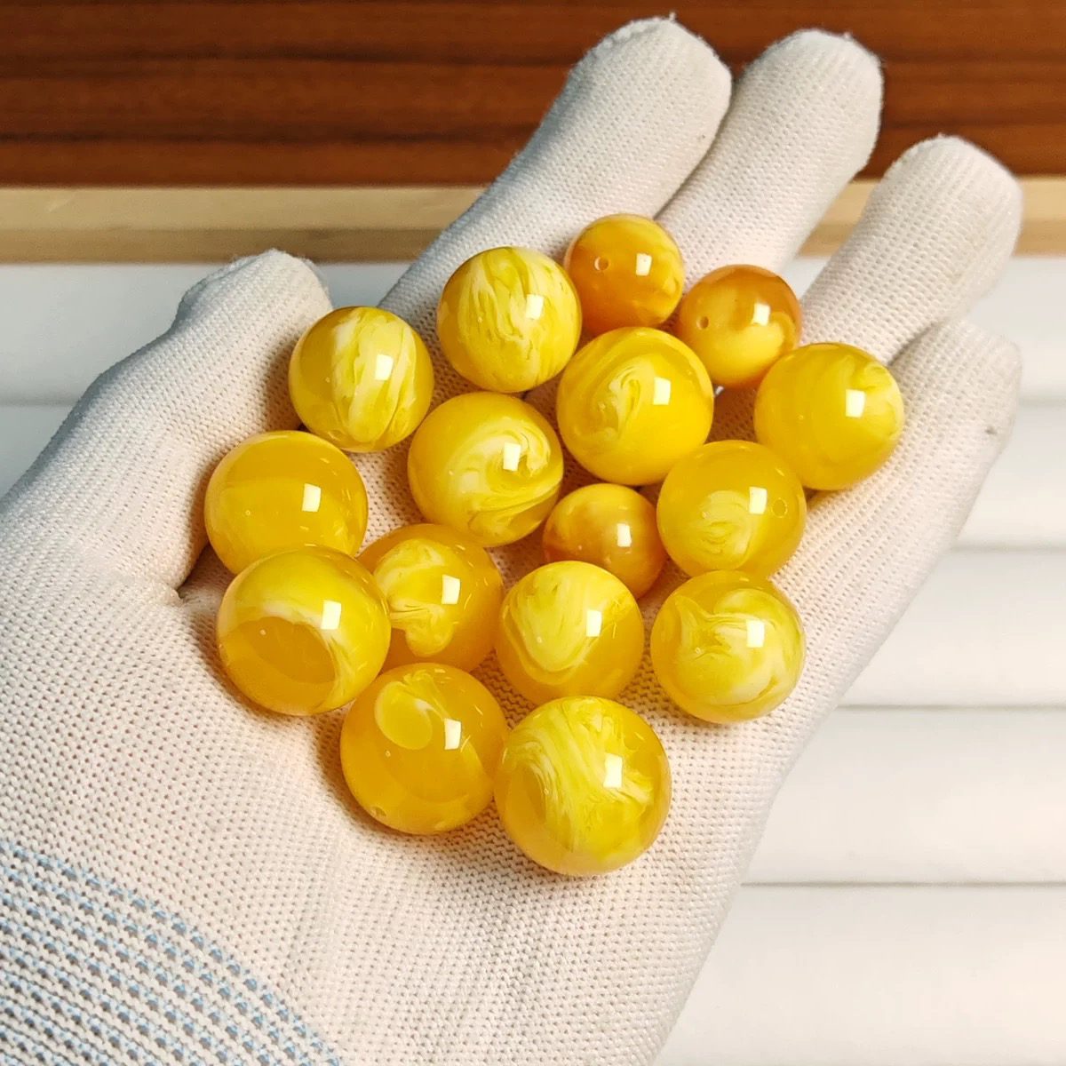 14mm俄黄色拍一颗送一颗