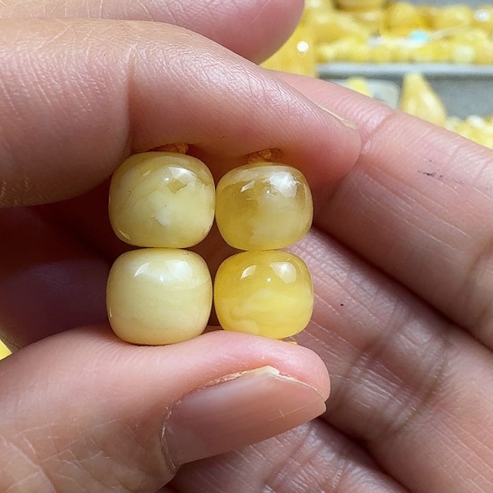 因***情蜜蜡未镶嵌裸石27杂