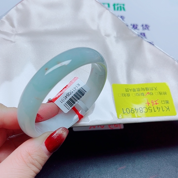 翡翠手镯未镶嵌翡翠手镯84901