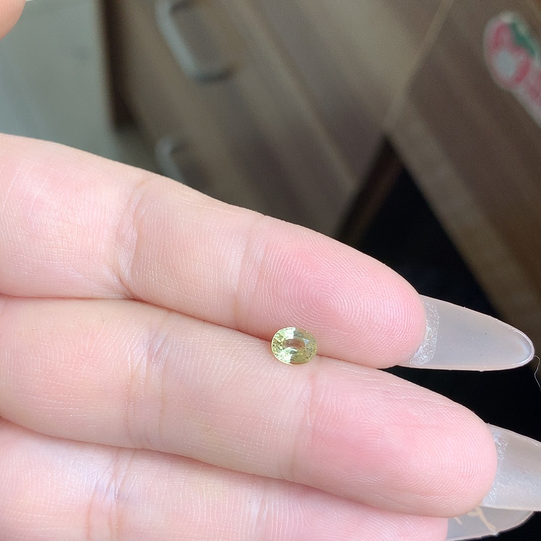 彩色蓝宝石裸石未镶嵌天然黄蓝宝裸石0.65ct