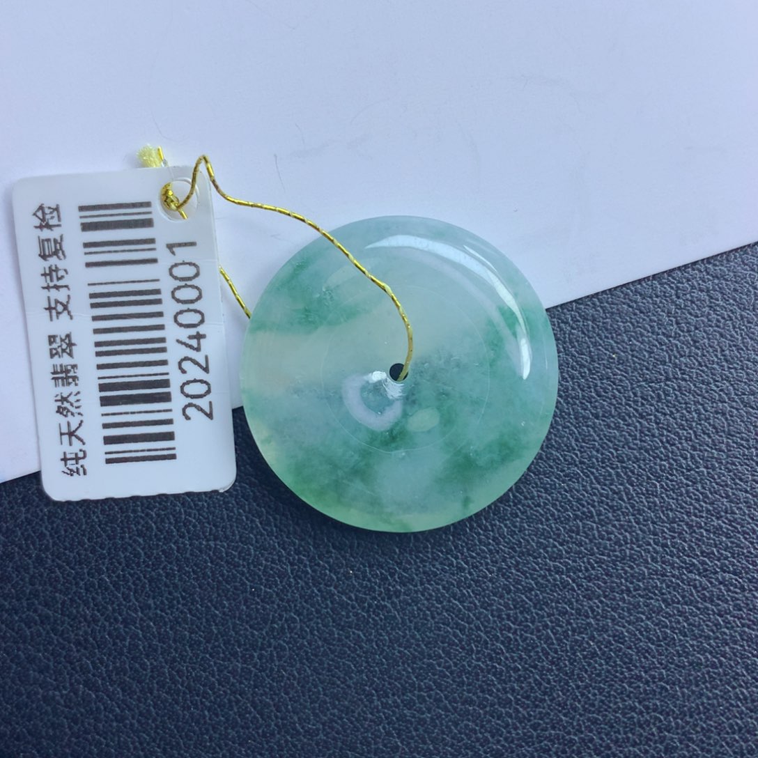 翡翠颈饰未镶嵌平安扣