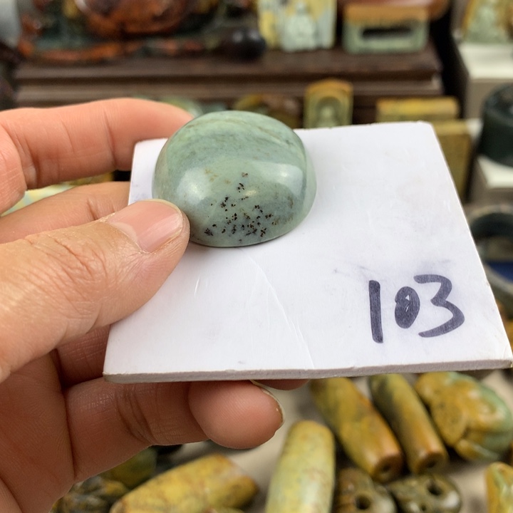 岫岩河磨玉（透闪石质玉）挂件有瑕未镶嵌