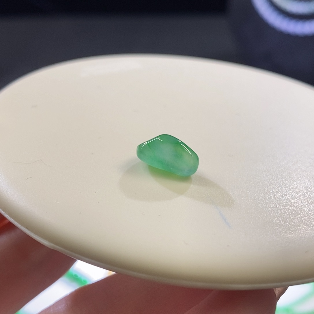 翡翠未镶嵌挂件随行