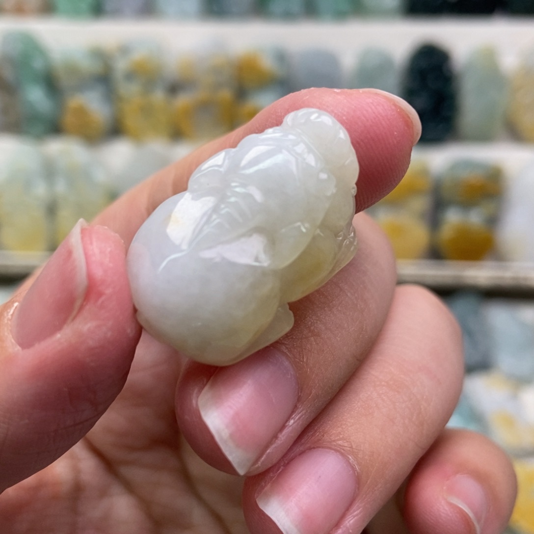 翡翠吊坠(赠链)未镶嵌