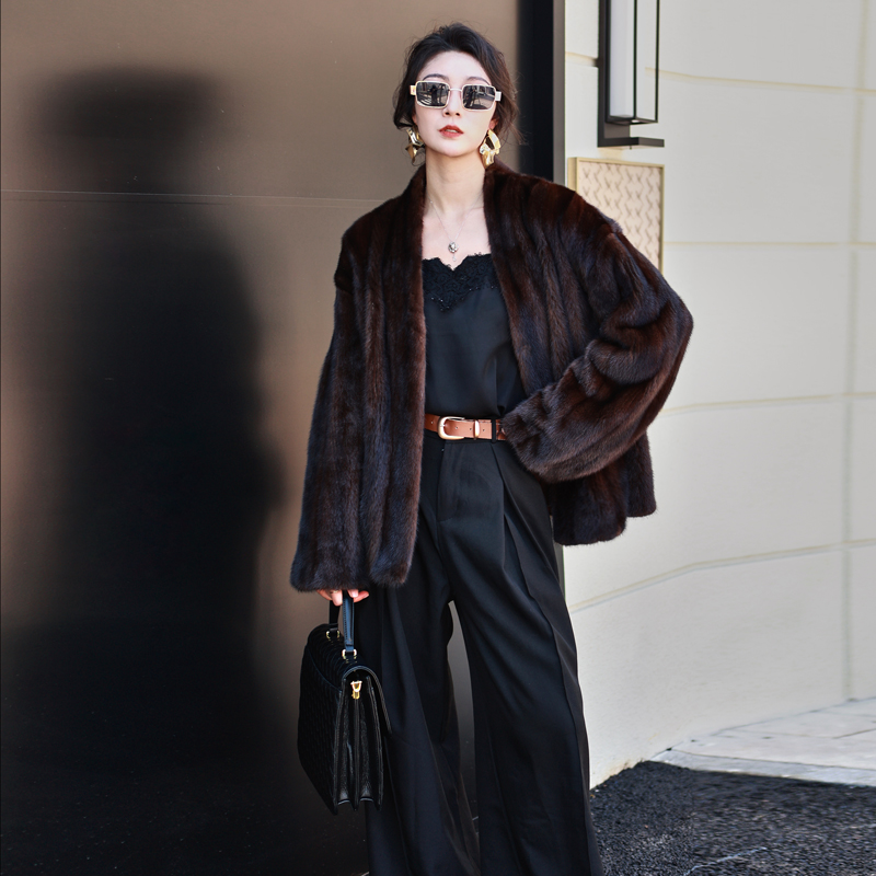 进口北美原生貂全抽刀短款V领2025新款貂皮大衣女小母貂皮草外套