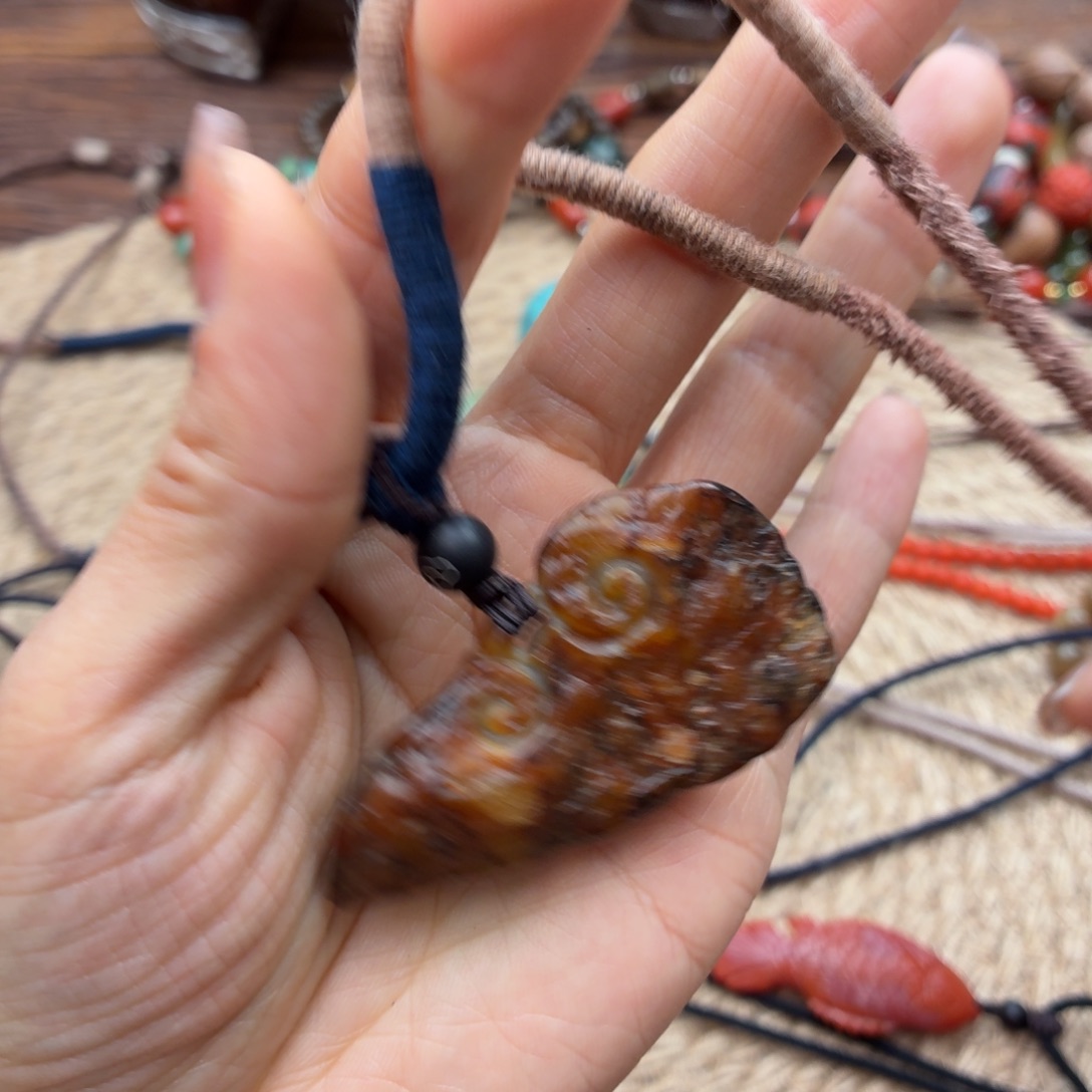我***子和田玉未镶嵌颈饰