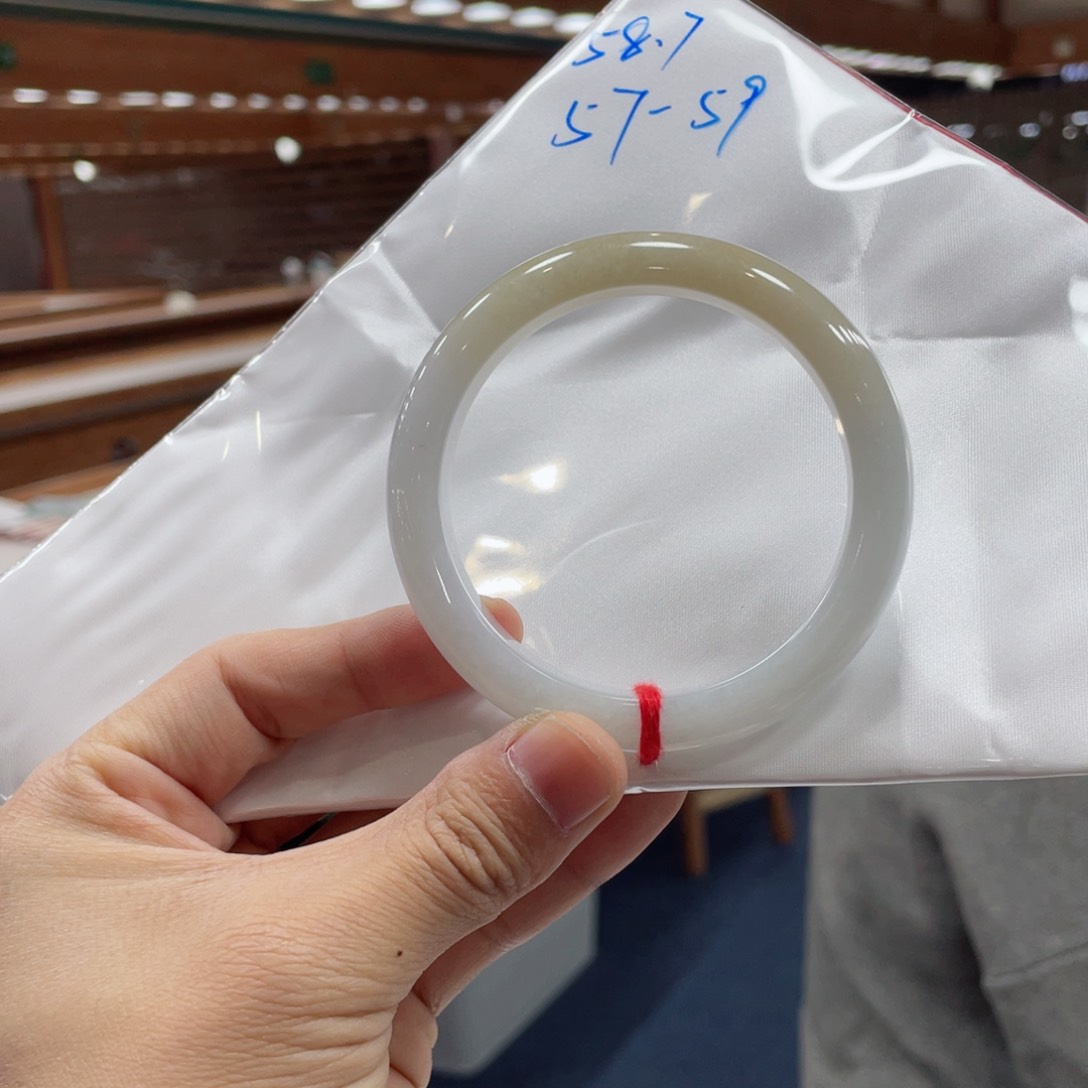 翡翠未镶嵌手镯十*缘买断默认有包容