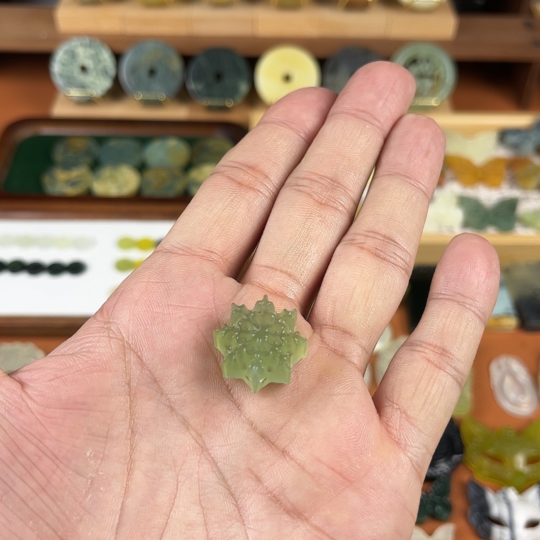 *****蛇纹石玉未镶嵌颈饰