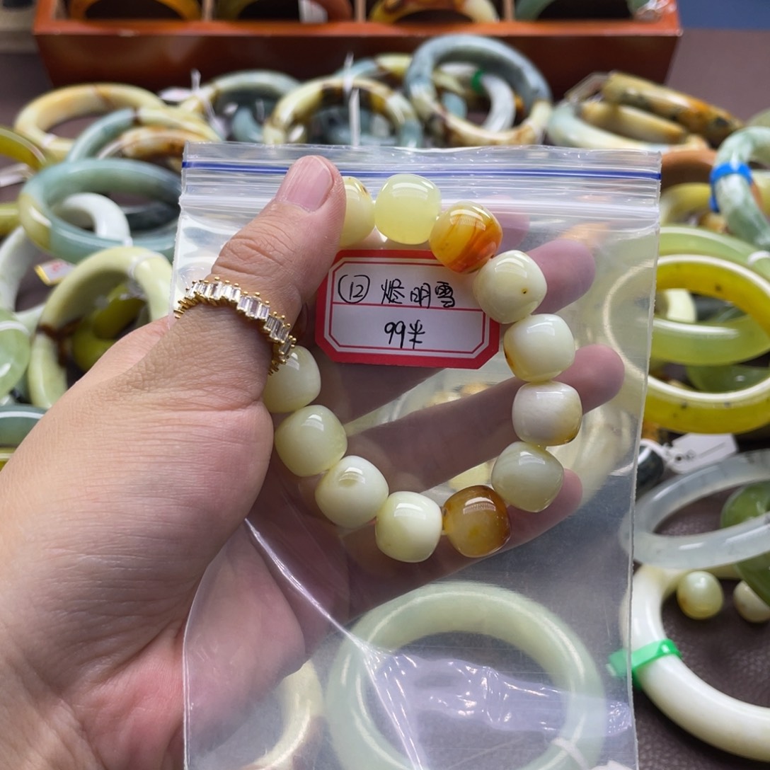 烬***雪蛇纹石玉未镶嵌手镯