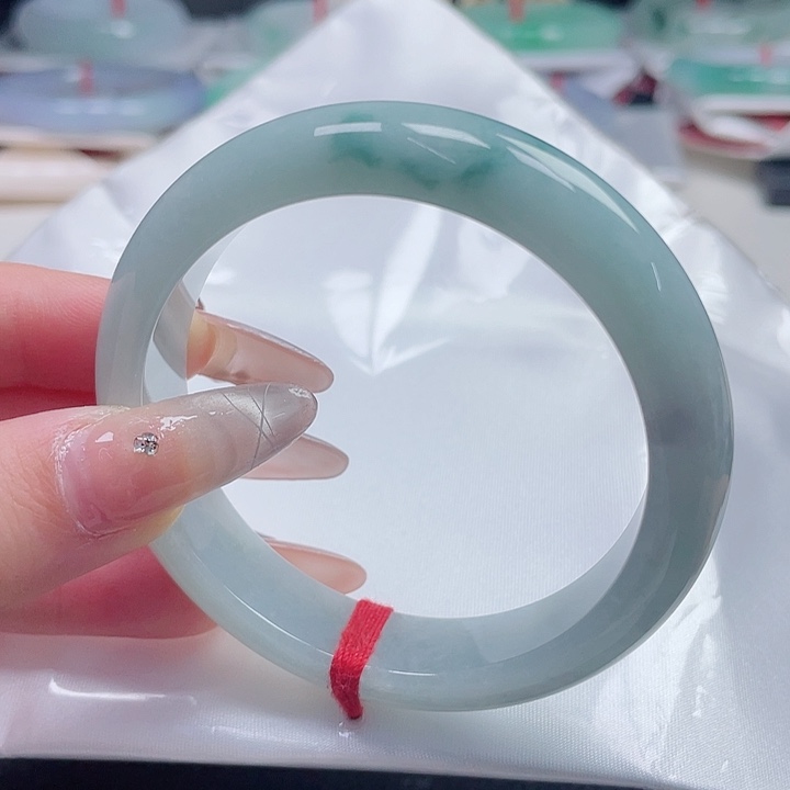 翡翠手镯未镶嵌缅甸