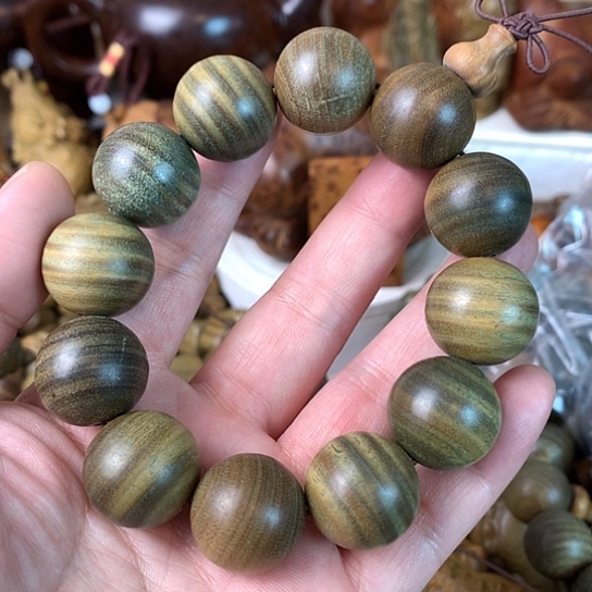 木绿檀木水波纹2.0手串