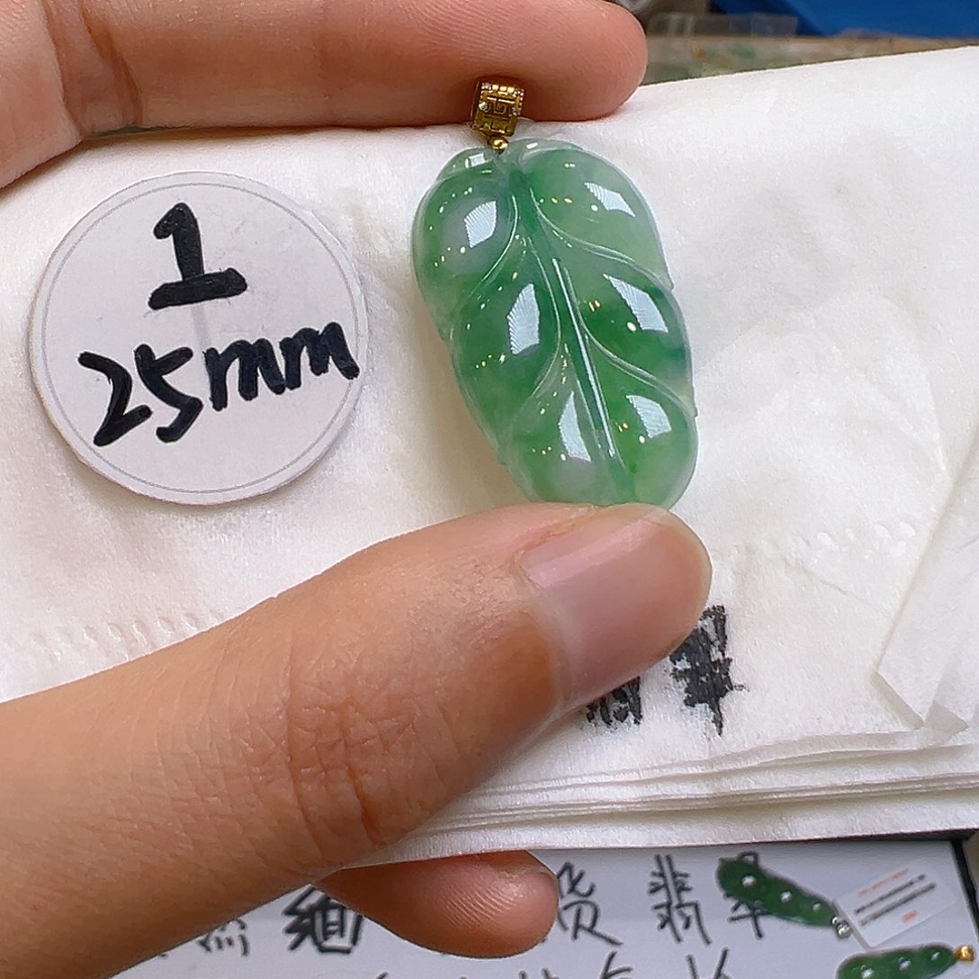 翡翠颈饰18K金镶嵌翡翠