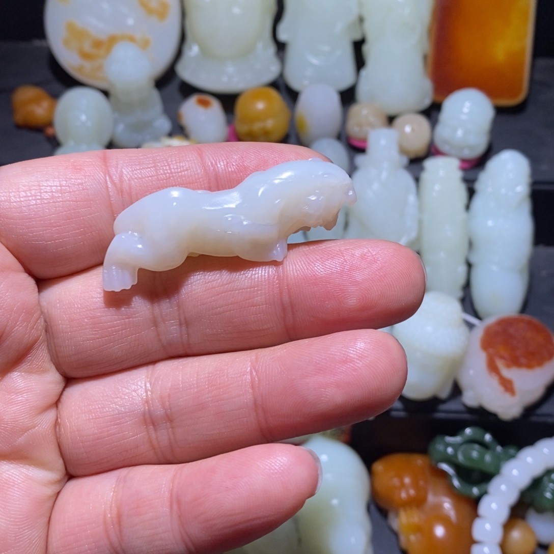 力***哥和田玉未镶嵌颈饰