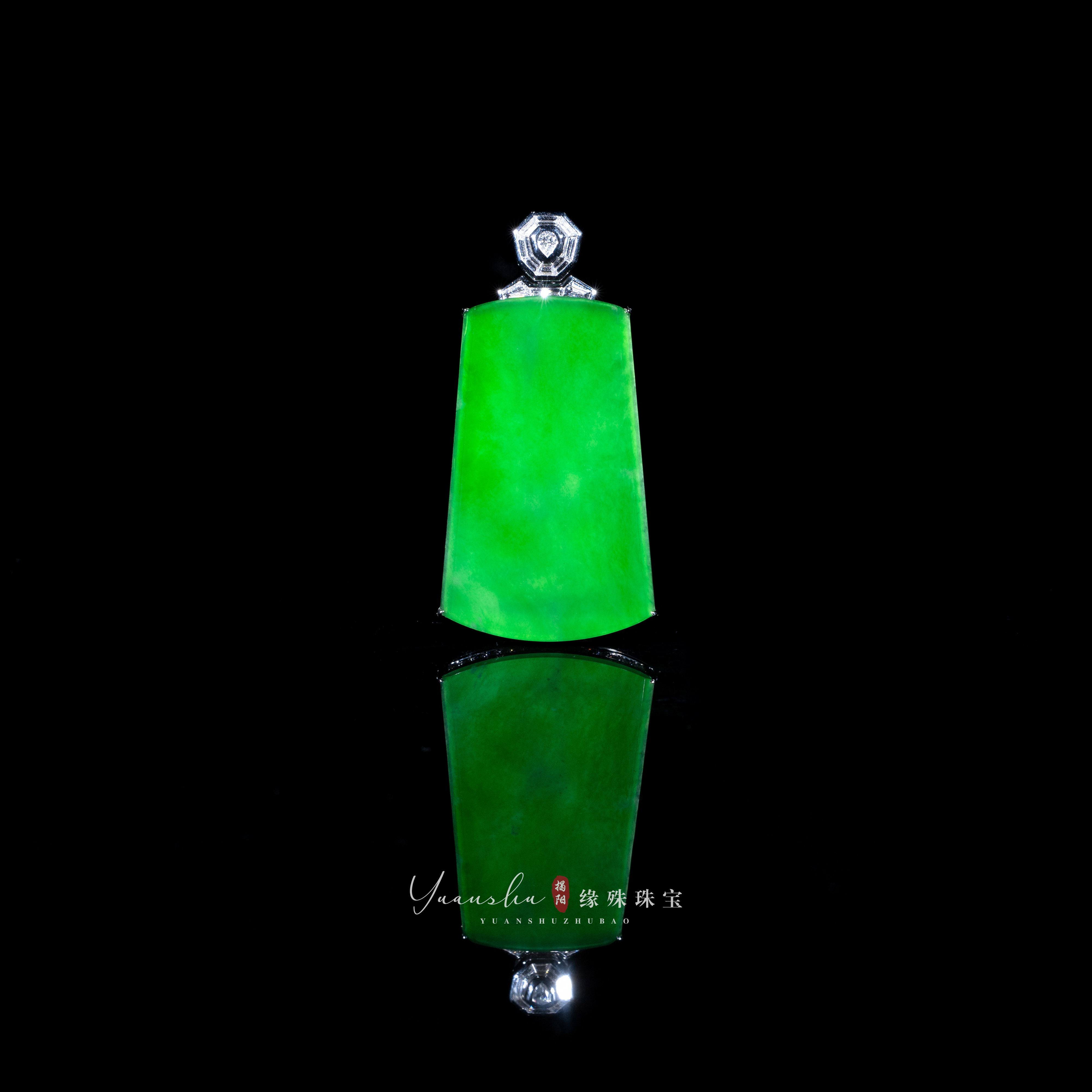 天然A货翡翠18k玻璃种五三牌帝王绿大无事牌整体67×32.6×9.9mm