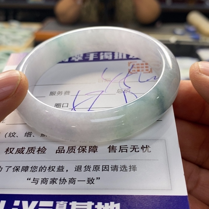 翡翠手镯未镶嵌翡翠手镯未镶嵌