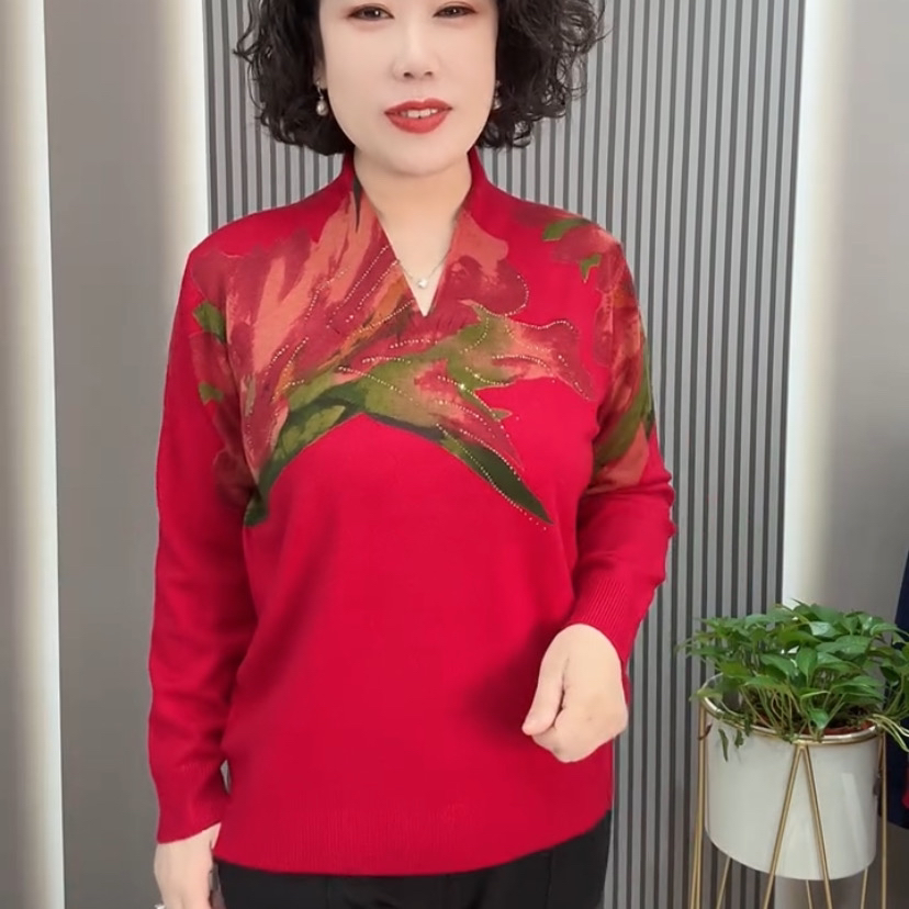 秋冬中老年洋气印花打底毛衣妈妈时尚新款显瘦针织衫休闲宽松上衣