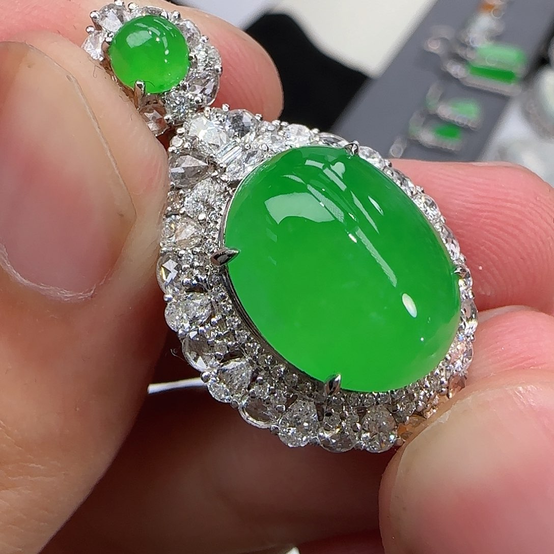 翡翠18K金镶嵌颈饰天然翡翠