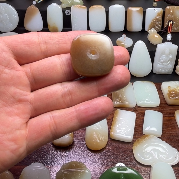 和田玉未镶嵌颈饰