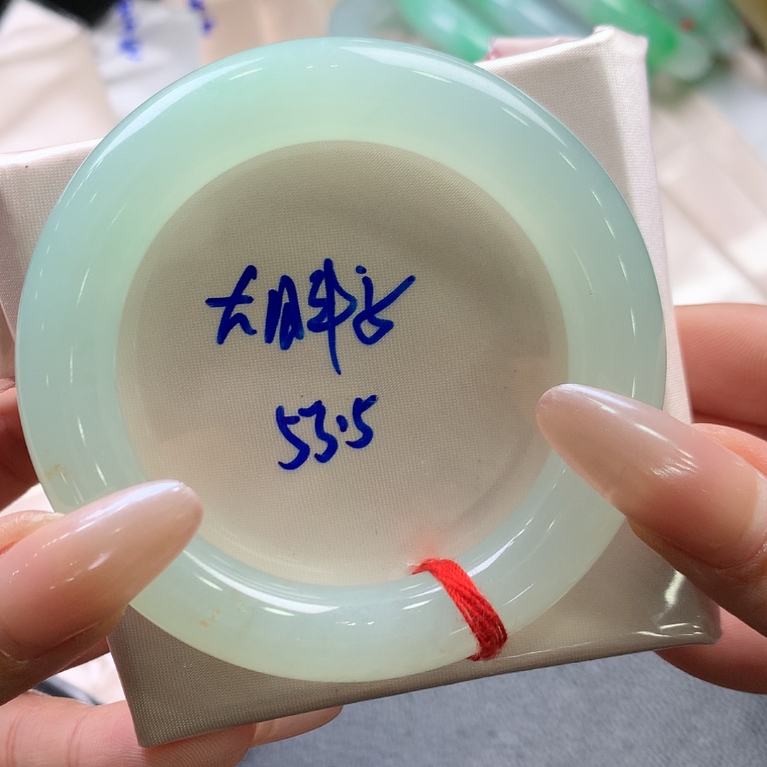 翡翠未镶嵌手镯53.5圆