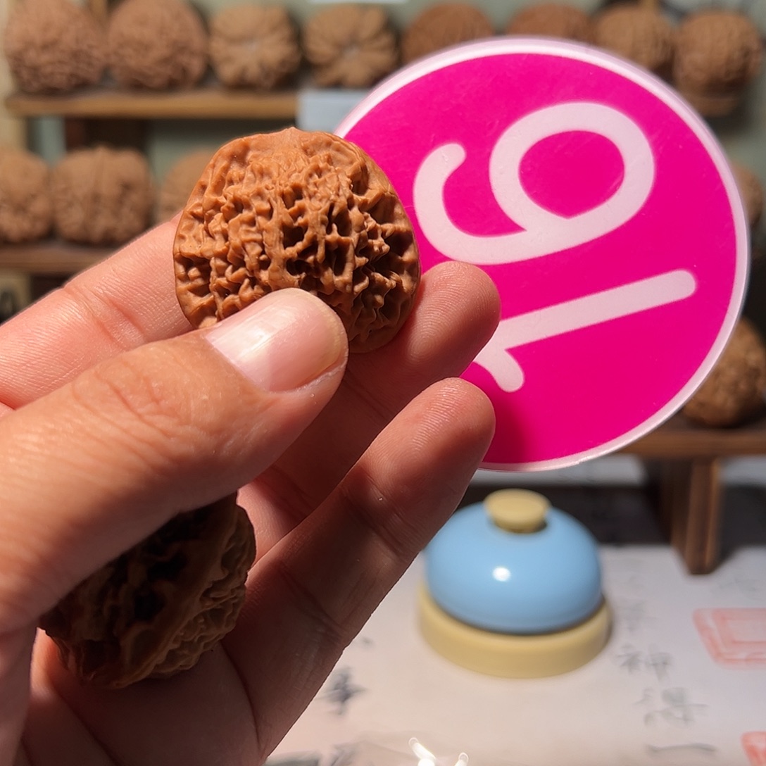 一****的文玩核桃，粉色16号