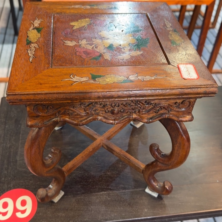 彬***呢木花梨木小凳子一个