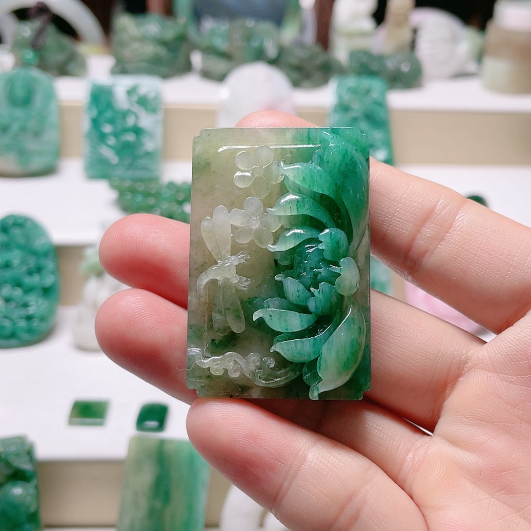 独山玉未镶嵌颈饰