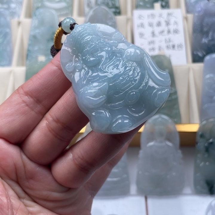 翡翠未镶嵌颈饰玉