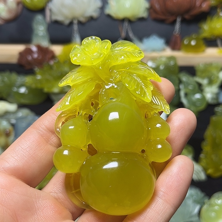 山***远蛇纹石玉未镶嵌颈饰