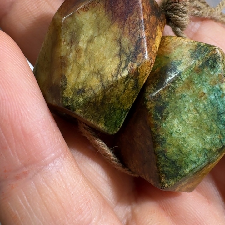 言***石和田玉未镶嵌挂件