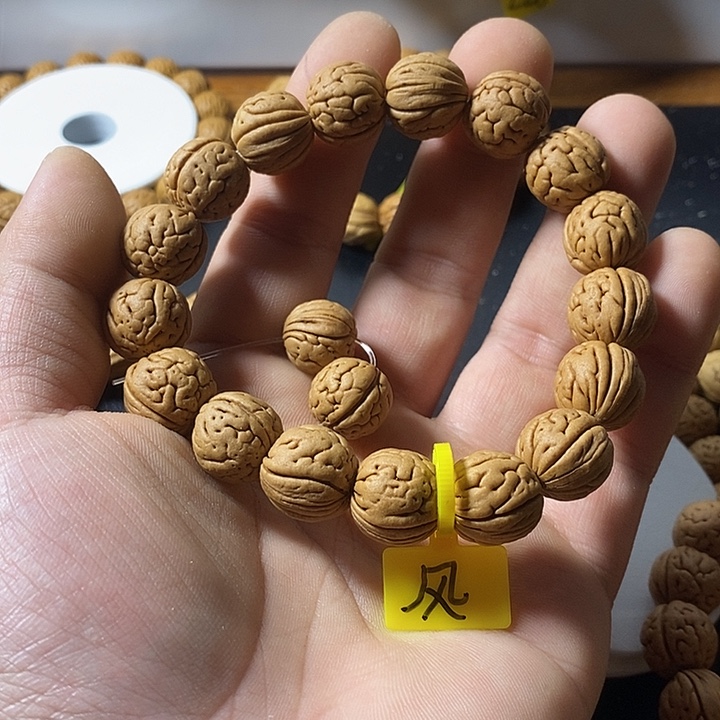 且***风核桃手串/手链野生桃核齐微修手串