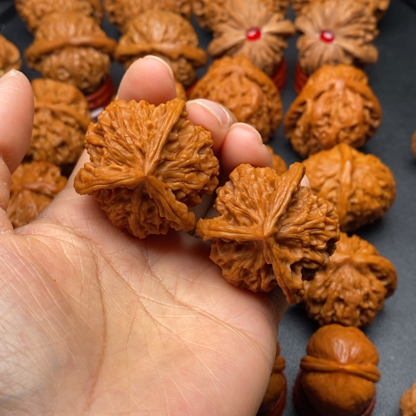 【闪购商品】文玩核桃把件三棱