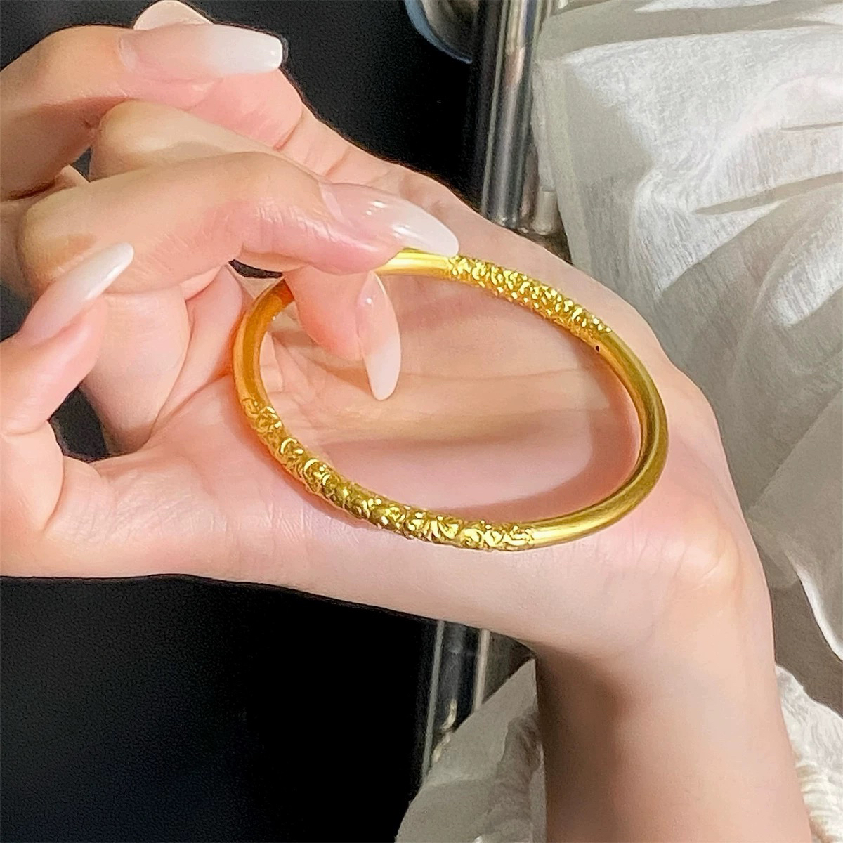 钛钢手镯 卷草纹手镯子实心简约百搭闭口手镯送女友结婚嫁