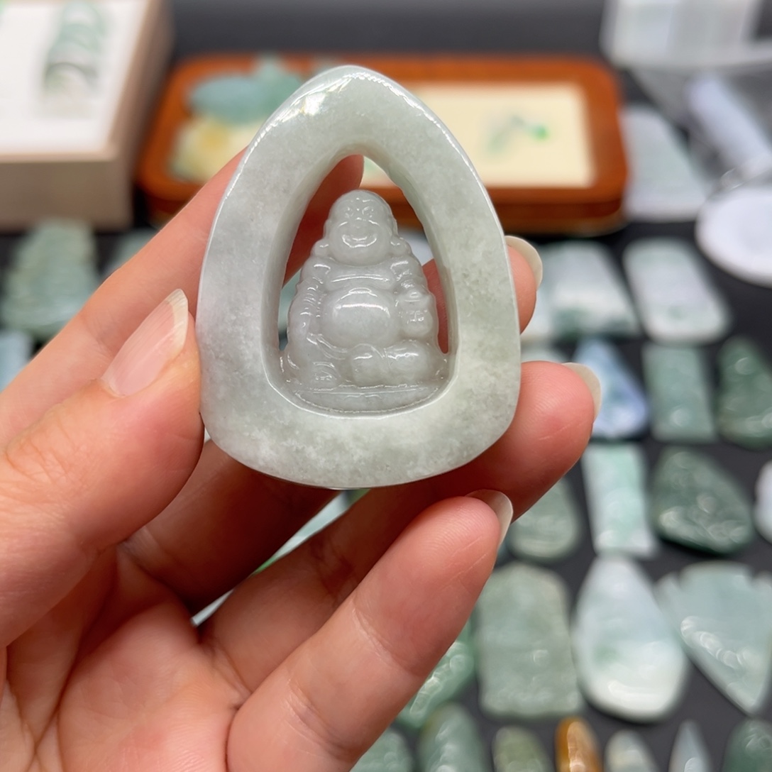 李***姥翡翠未镶嵌颈饰佛公