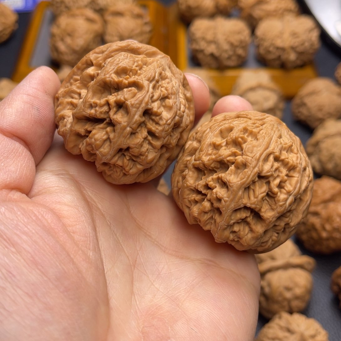 桃核把件42大粗筋。    孟