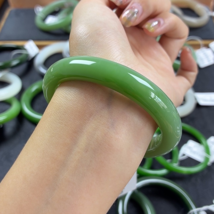 未镶嵌手镯和田玉（碧玉）