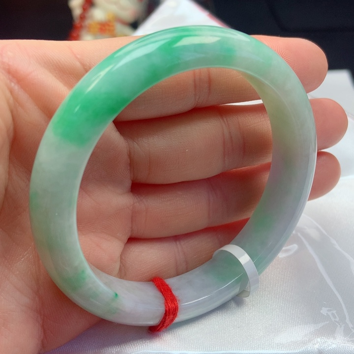 翡翠手镯未镶嵌57圈