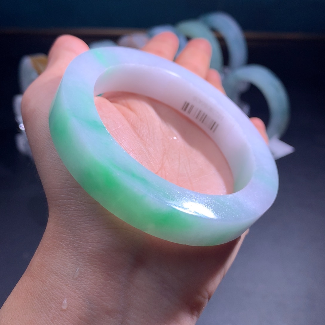 未镶嵌翡翠手镯定制翡翠