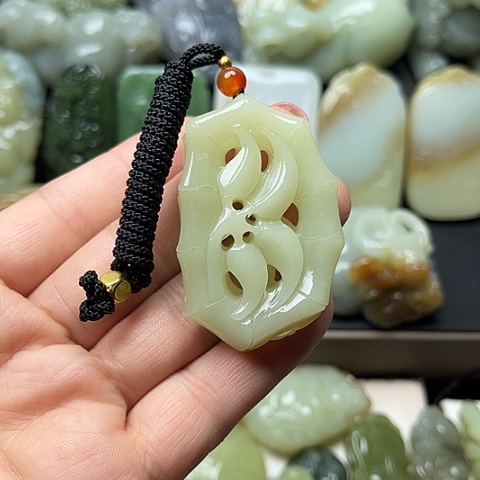 颈饰未镶嵌和田玉