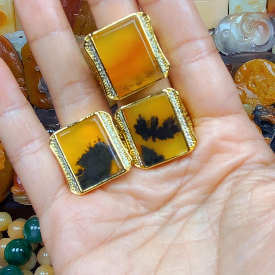 石英质玉（黄龙玉）颈饰未镶嵌