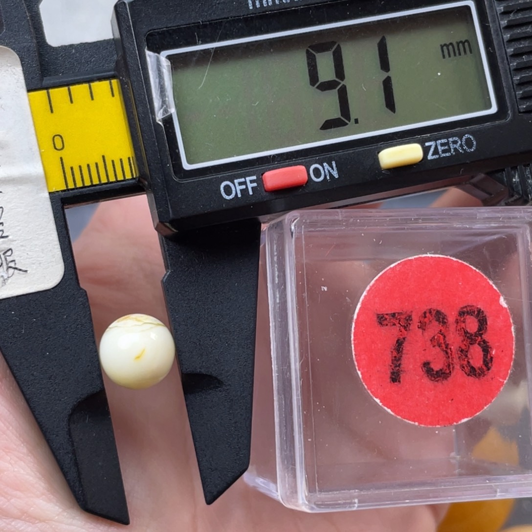 蜜蜡未镶嵌珠宝奇石