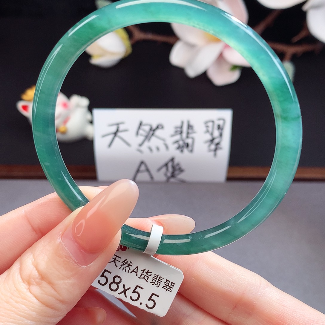翡翠手镯（圆镯）未镶嵌