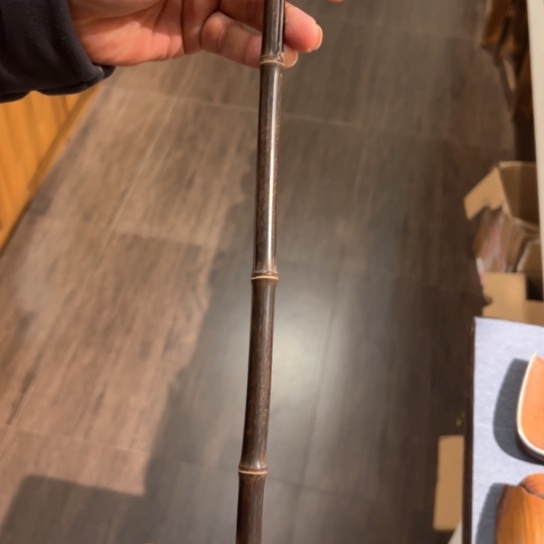 竹排是在山的顶端向内