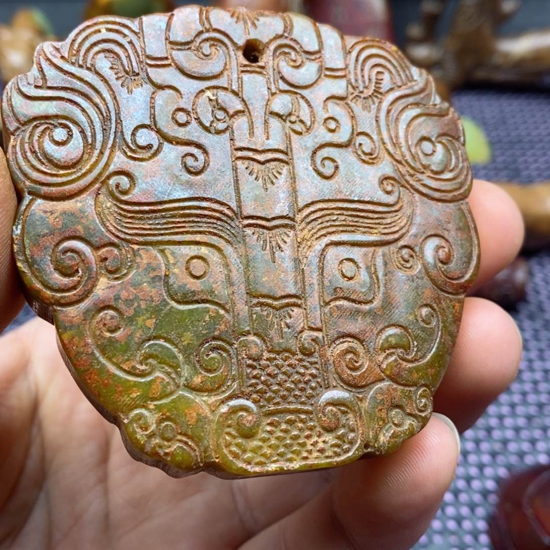 蛇纹石玉颈饰未镶嵌