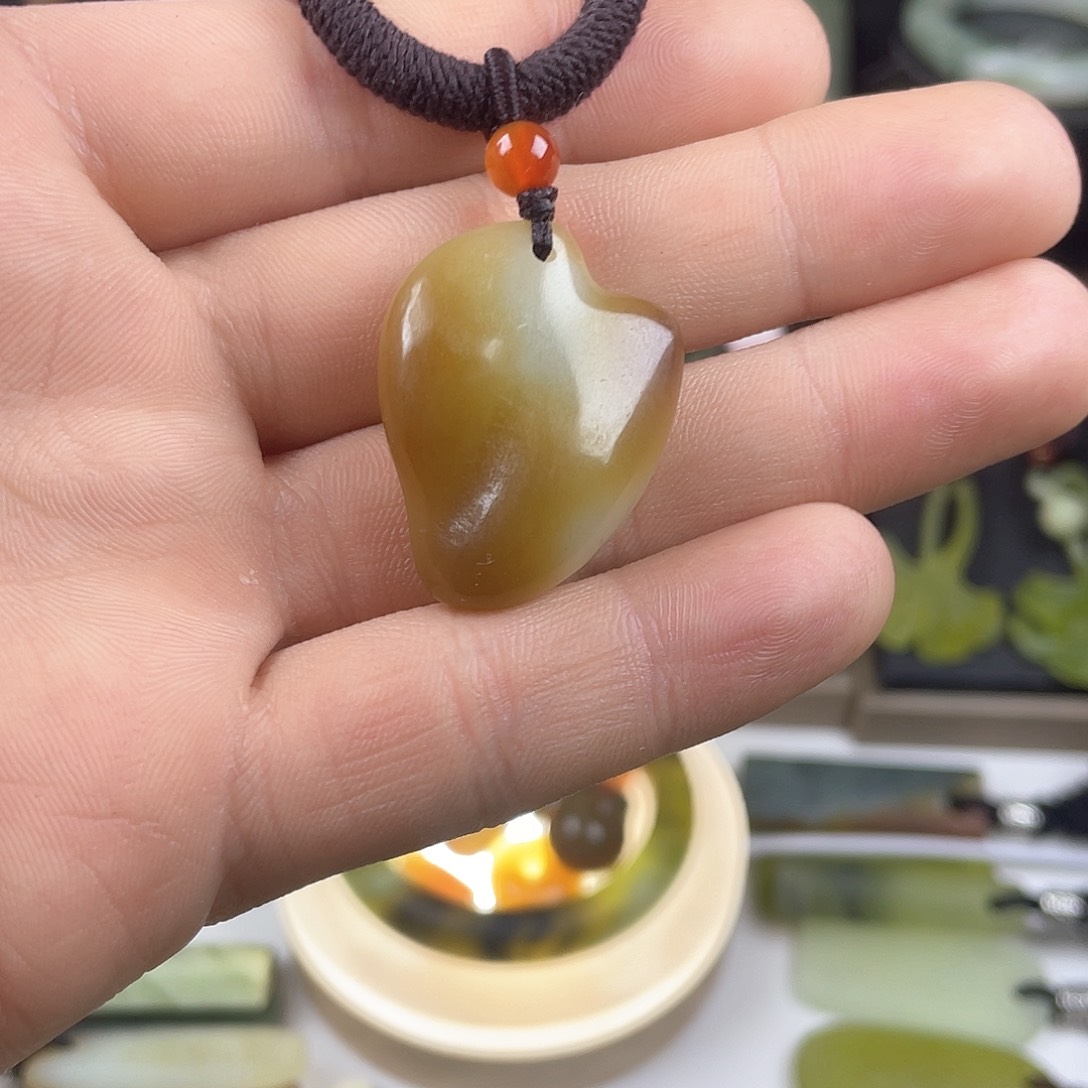 和田玉（糖玉）颈饰未镶嵌