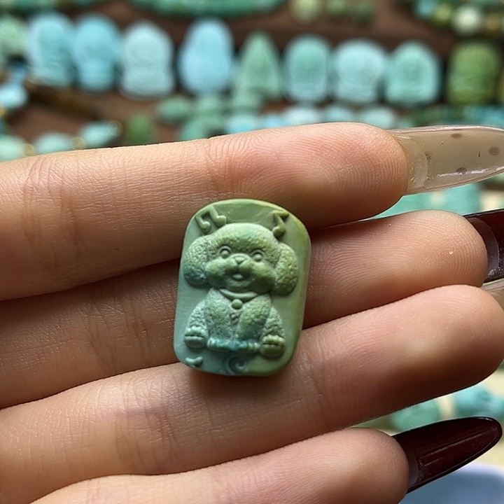 绿松石未镶嵌颈饰
