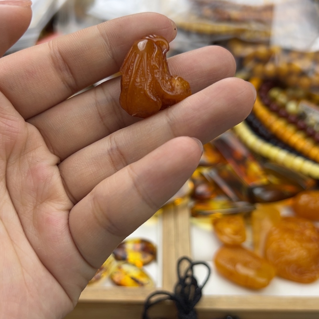 琥珀珠宝奇石未镶嵌