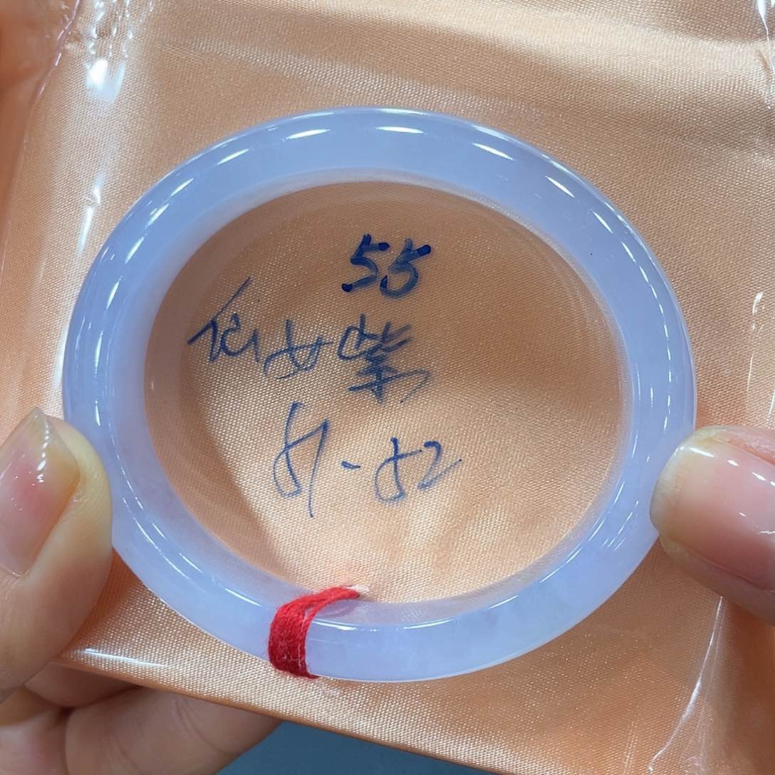 翡翠手镯未镶嵌翡翠手镯