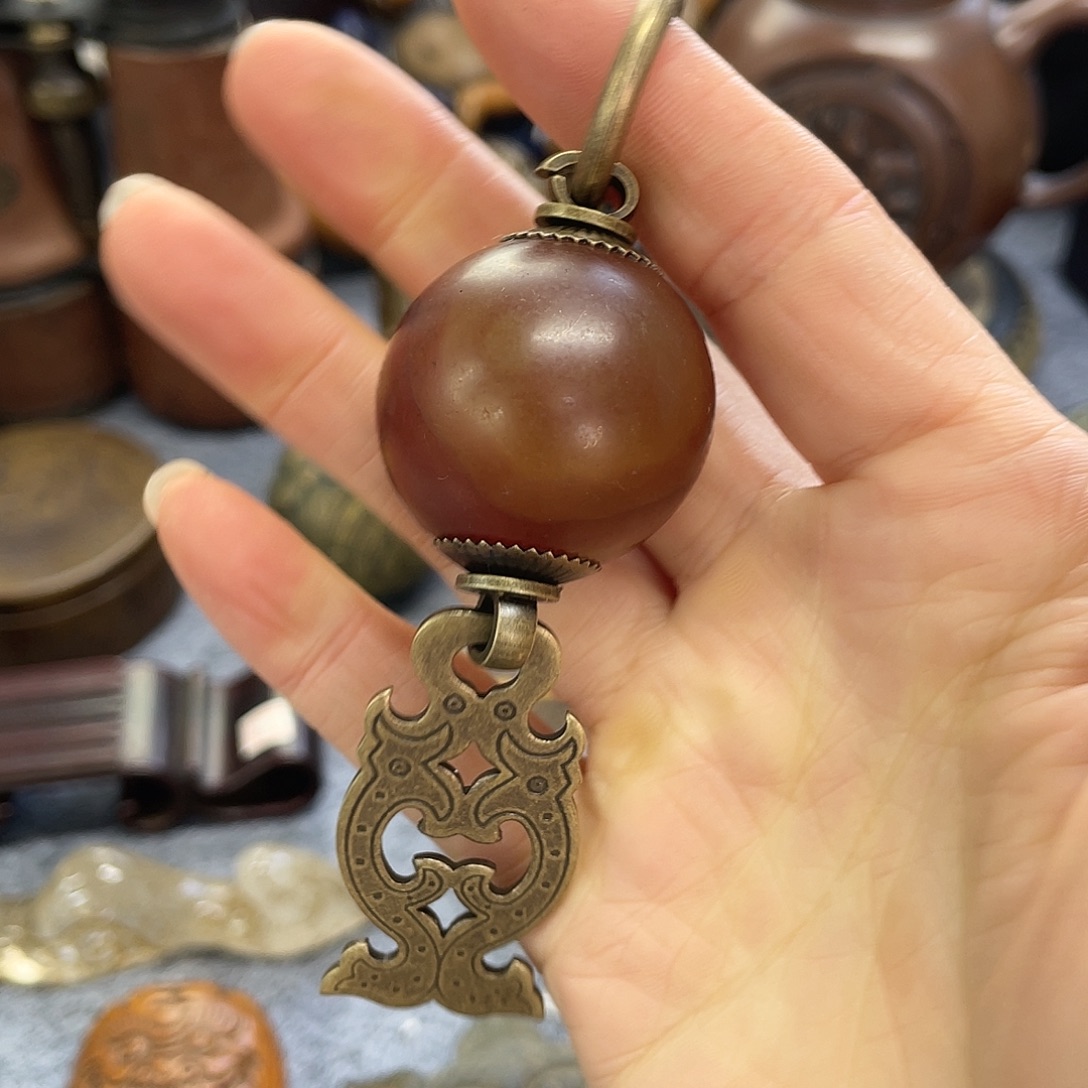 返***真铜摆件一个小物件。