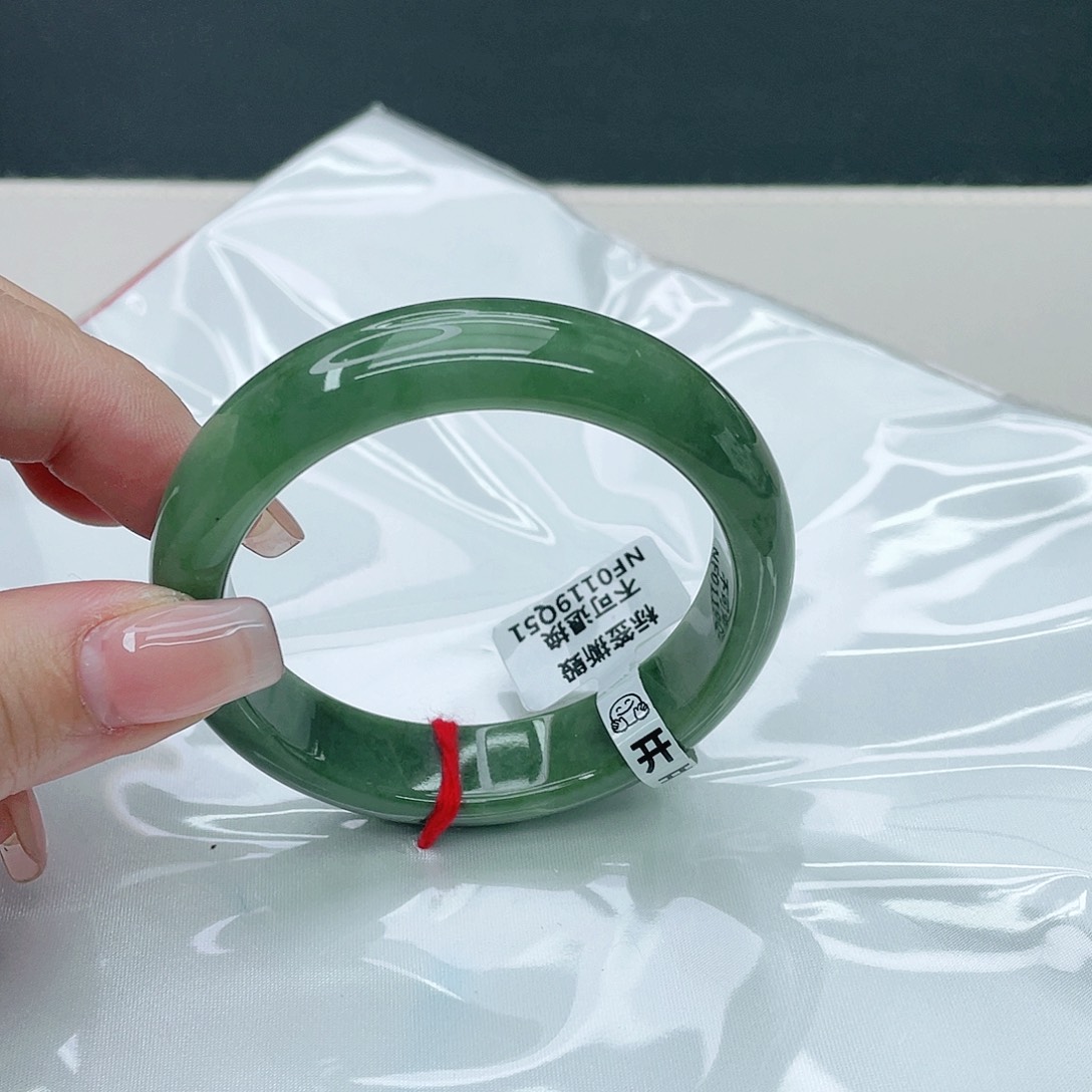 翡翠手镯未镶嵌正54